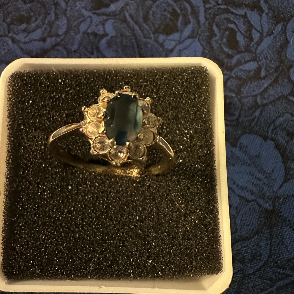 Elegant Blue and Gold Women's Ring